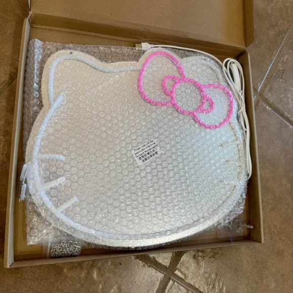New Hello Kitty Led lighted mirror 15