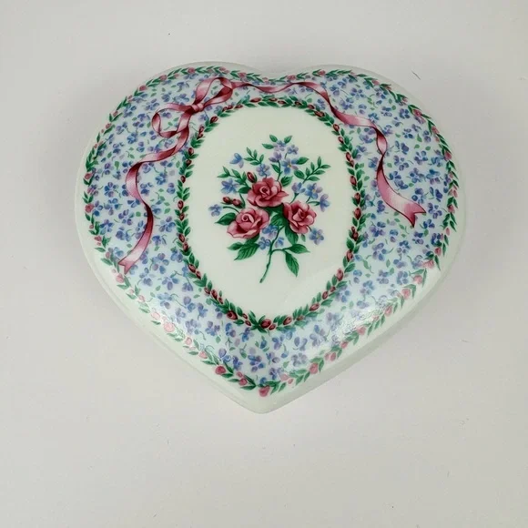 Vintage Otagiri Rosa Tavistick Heart-Shaped Trinket Box