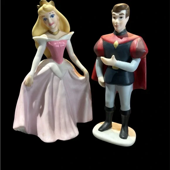 Princess Sleeping Beauty and Prince Figurine Set.No flaws /great condition 6inch