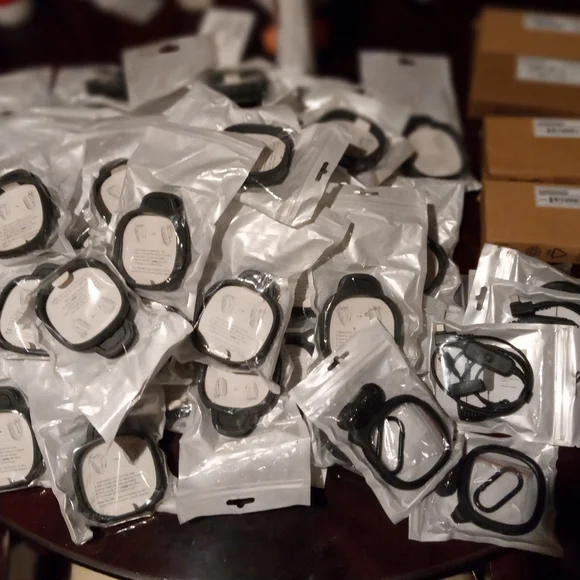 For swivel earpiece with pit and slim plug, 45 spring clip kits, 4 hs cont.,1ear