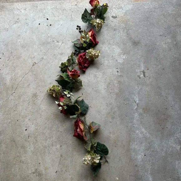Elegant Red and Green Garland