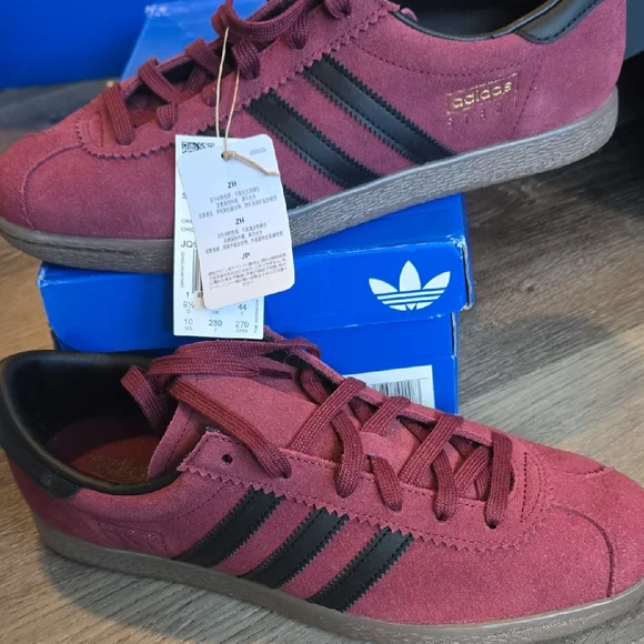 Mens Adidas STADT Burgundy With Black Strips Size 10 Brand New