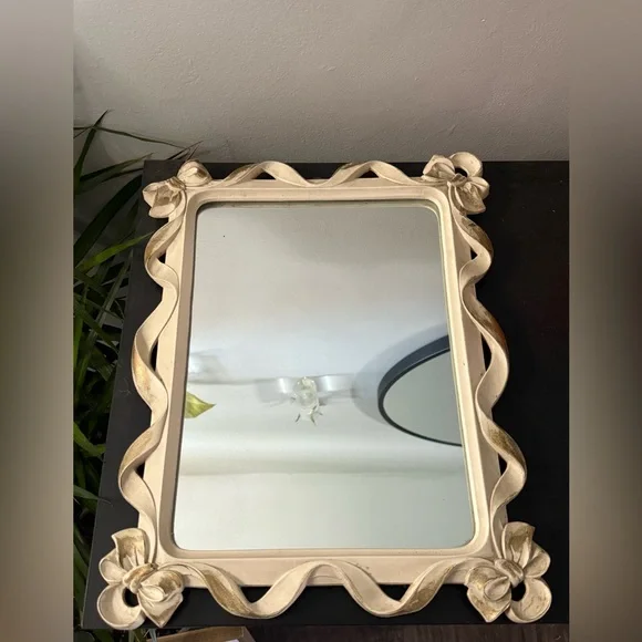 Vintage Syroco MCM Hollywood Regency Gilded Mirror Bow Corner Accents
