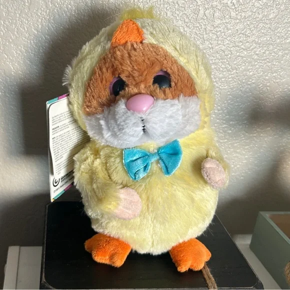Gemmy NWTYellow and Brown dancing rapper Hamster with Blue Bow