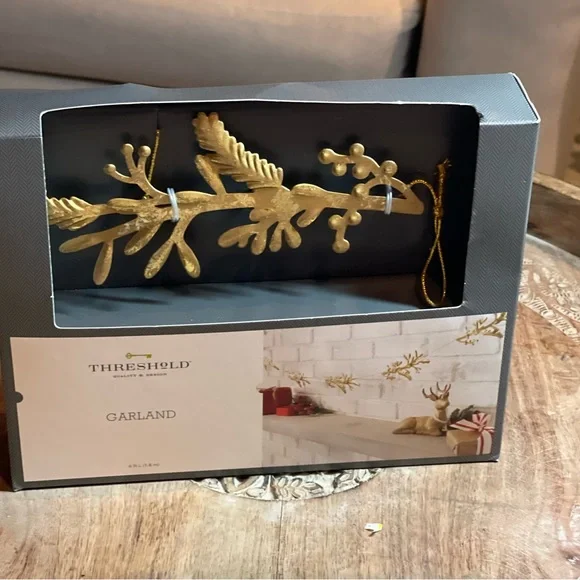 New Threshold gold 6’ metal Al garland