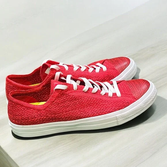 Converse Casino Royale OX Low Flyknit Red Shoes Sneakers Size 11 Men, 13 Women.