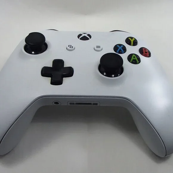 Microsoft Xbox One Wireless Video Gaming Controller, White No battery cover