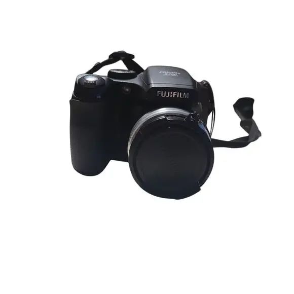 Fujifilm FinePix S700 10x Optical Zoom 7.1 Mega Pixel Digital Camera/Black