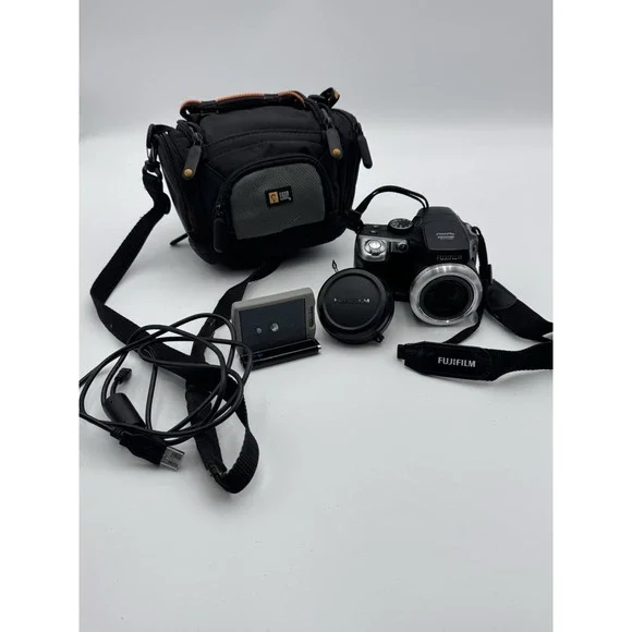 Fujifilm‎ FinePix S8000fd 8MP 18x Black Bridge Digital Camera W/extras Powers On