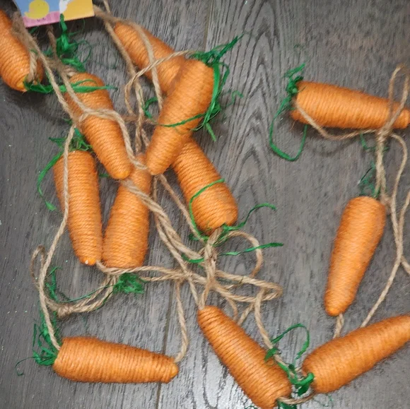 Carrot garland