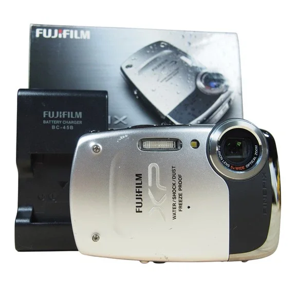 Fujifilm Finepix XP20‎ 14.4MP Digital Camera Bundle Silver w/Charger + Battery