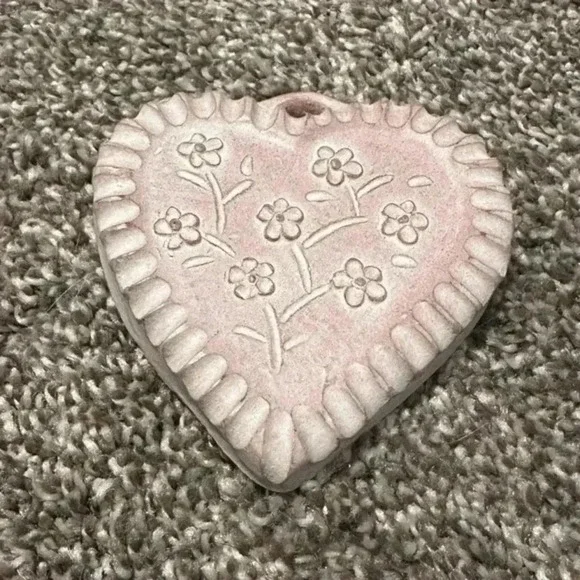 Retired 2004 forget me not flower heart Isabel bloom statue decor