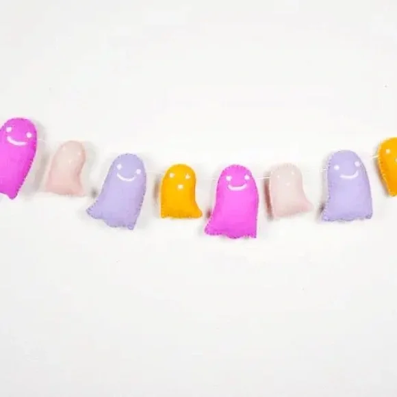 Kailo Chic Ghost felt garland - unopened