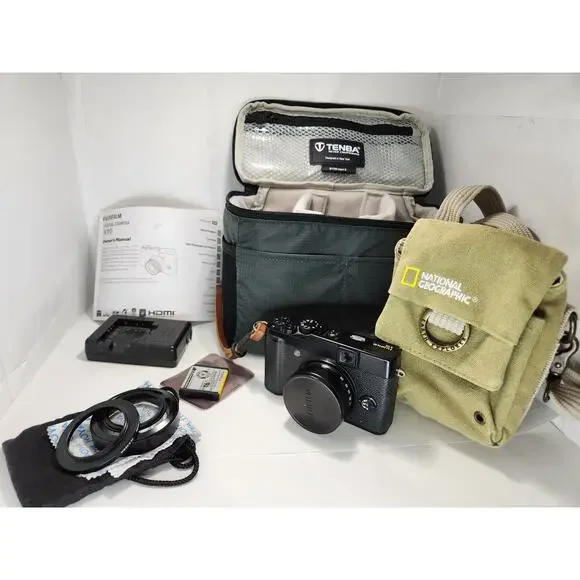 Fujifilm X10‎ Digital Camera Kit – Fujinon Lens, Accessories barely used mint
