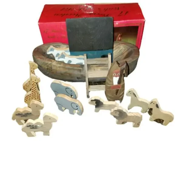 The Windsor collection Noah's Ark 17 Piece Set With Box