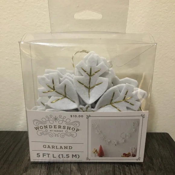 Snowflake garland