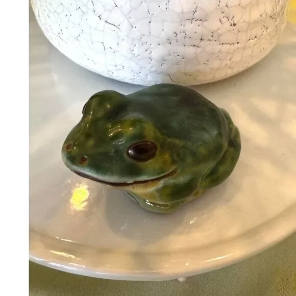 Adorable ceramic frog; signed and dated 1982 absolutely so sweet