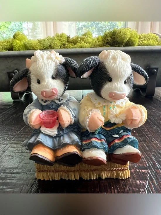 Mary’s Moo Moos Enesco Wallflowers DBL FIG “A Friend Is Always There Beside Moo”