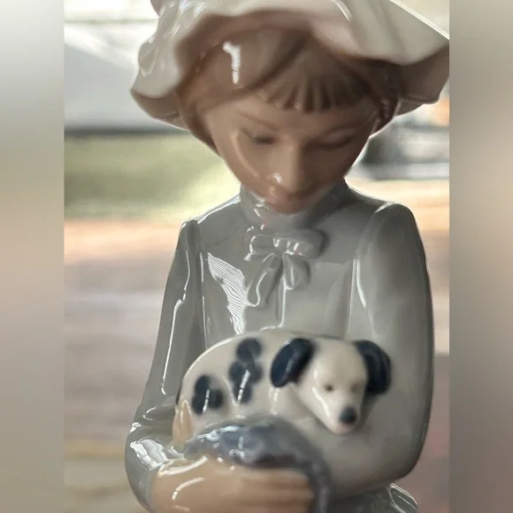 Lladro Nao #241 Girl Holding Puppy in Blanket Collectible Porcelain Figurine 10
