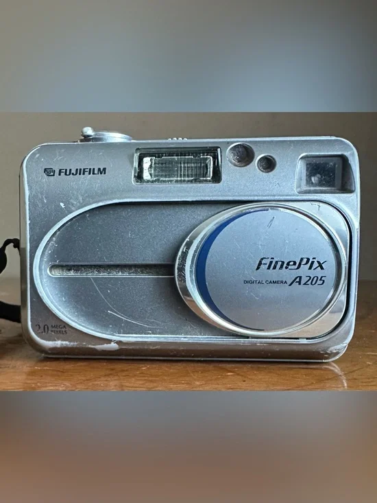 Fujifilm FinePix A Series A205 2.0MP Compact 1.5
