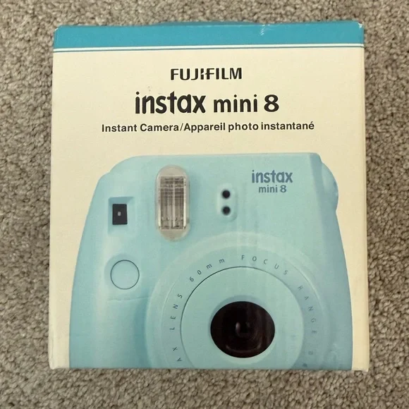 NWT Fujifilm Instax Mini 8 instant camera