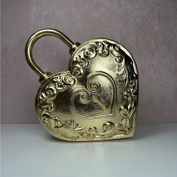 Ornate Heart-Shaped Decorative Padlock in Gold