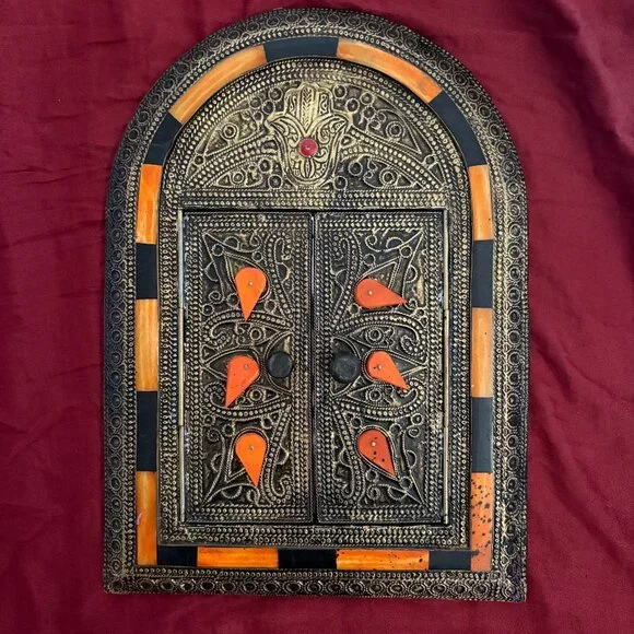 Moroccan Handcrafted Decorative Wooden Wall Panel – Hamsa Design