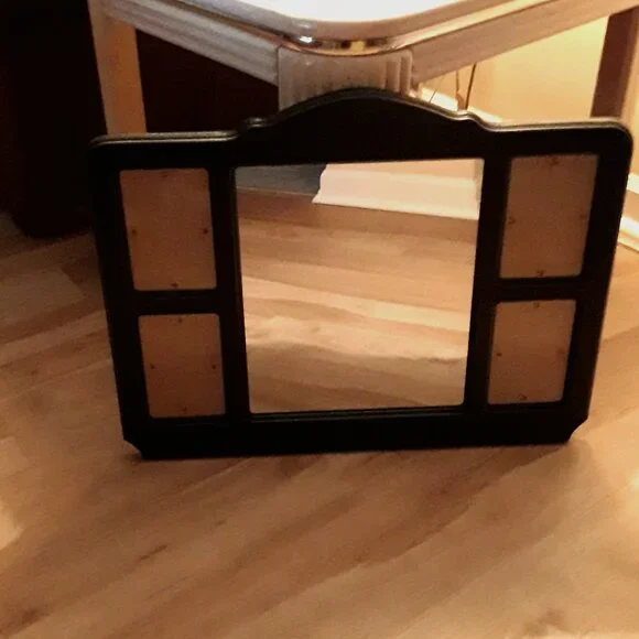Black mirror (12