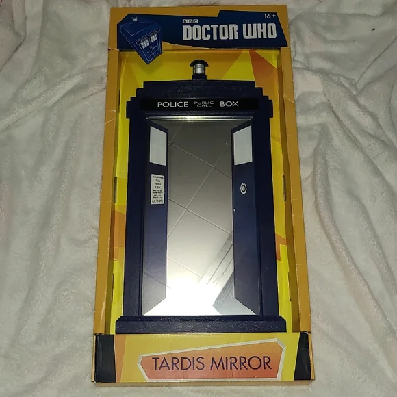 Doctor Who TARDIS Mirror
