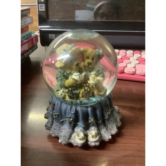 Boyds Bears Musical Water Glitter Snow Globe 