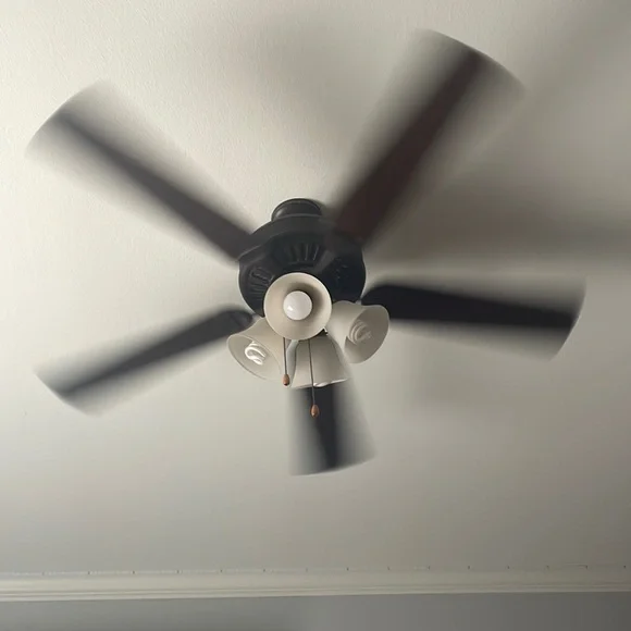 Nice fan. Spin spun spang 😊🔝 prefect for those sweatie dayz. Going for 2 buck