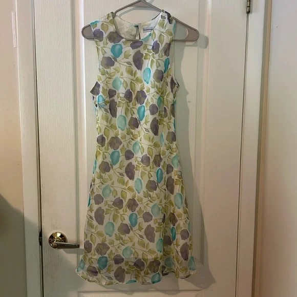 Juniors size 11 sleeveless dress with built-in slip perfect for any occasion