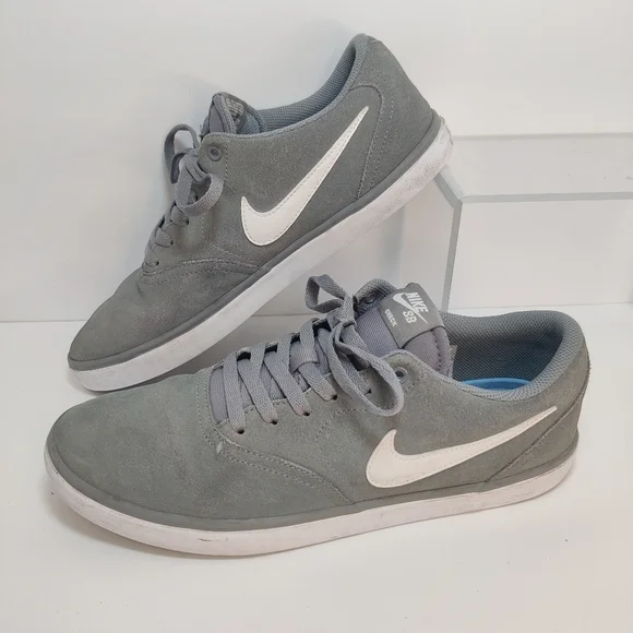 Nike SB Charge Sneakers Mens Size 11 Gray Suede Leather Shoes Lace Up