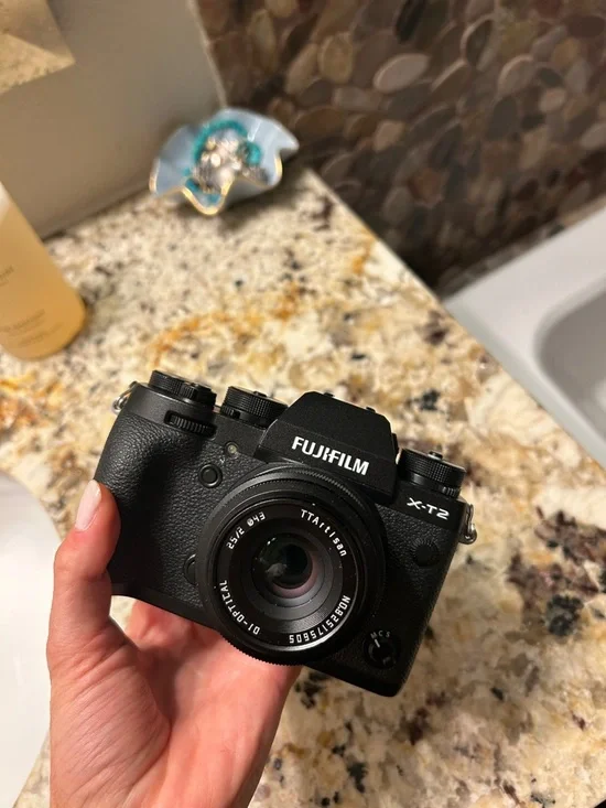 Fujifilm X-T2 Mirrorless Camera in Black with Prime Lens