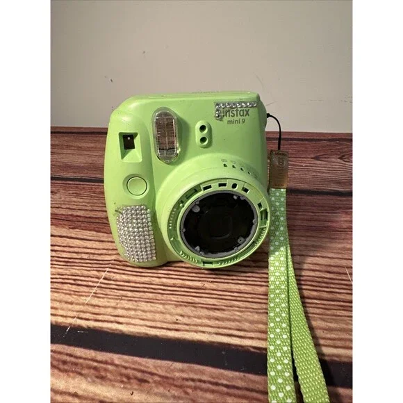 Fuji Instax Mini 9 Fujifilm Instant Film Camera Lime Green - READ