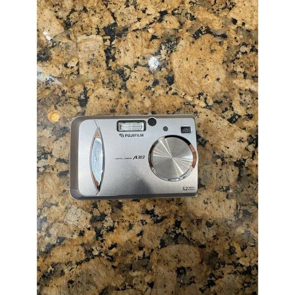 Vintage Fujifilm FinePix A Series A303 3.2MP Digital Camera - Working
