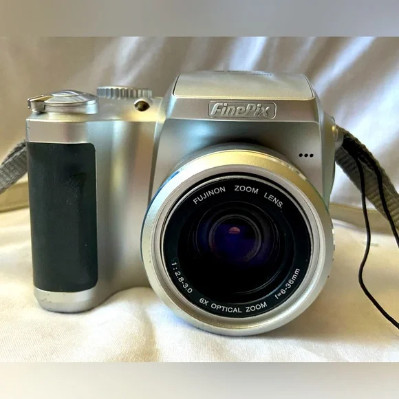 FujiFilm FinePix S3000 Digital Camera Silver With 55mm Lens Tested Works