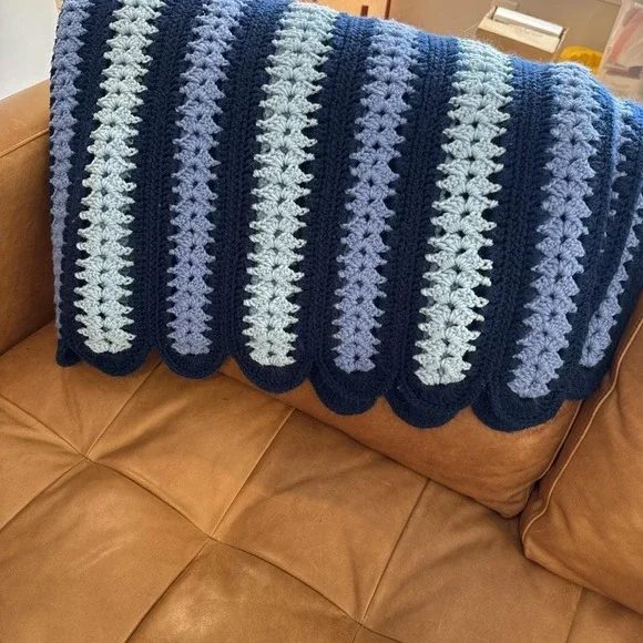 VTG Afghan Grandma Made‎ Crochet Throw Blanket Blues Scalloped Edge Striped