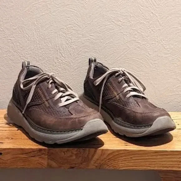 Clark's Men's Size 8.5 Brown Leather Lace Up Shoe