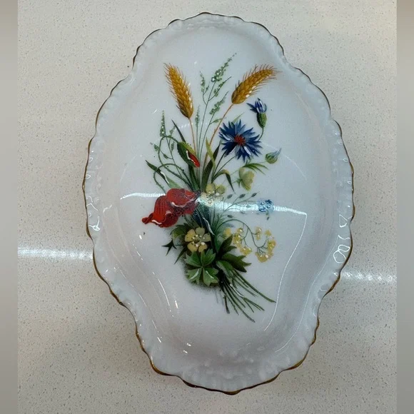 Limoges France White Porcelain Floral Jewelry Trinket Box Gold Trim