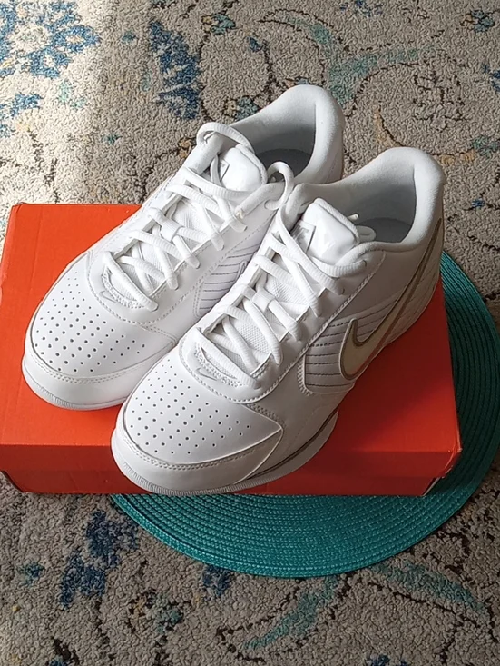 Nike Men’s Athletic White Shoes-NEW