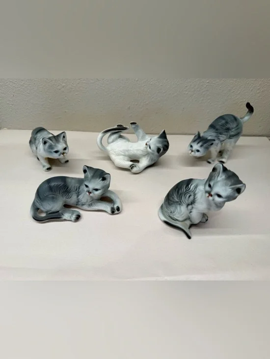 Lot Of 5 Enesco Cat kitten Figurines Gray White Laying Down stretching porcelain