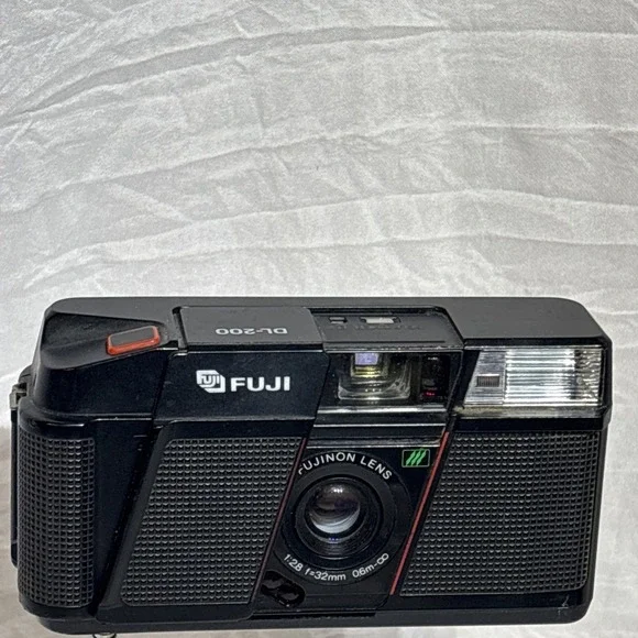 Fuji DL-200 Date Black Point Shoot Film Camera Untested Version 1 DX Pre-winding