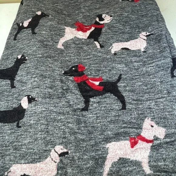 European Studio Luxe Reversible Throw 50x70 Dog Print Reversible Woven Jacquard
