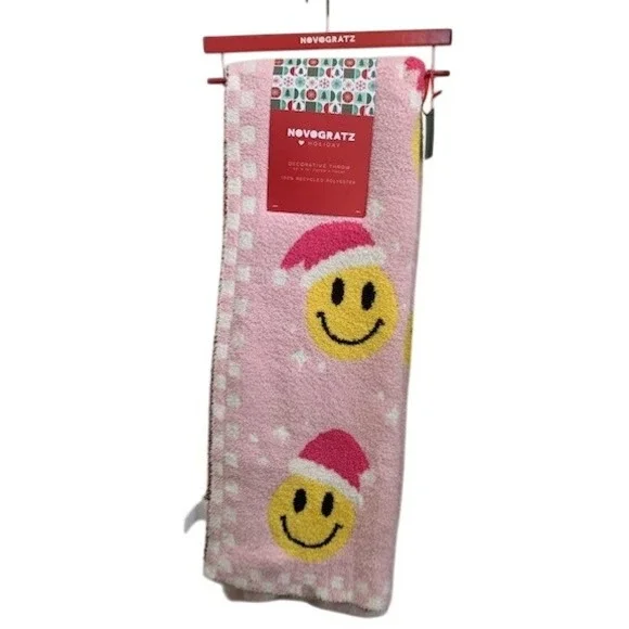 Novogratz NWT‎ Holiday Decorative Throw Blanket Smiley Face Pink Cozy Christmas