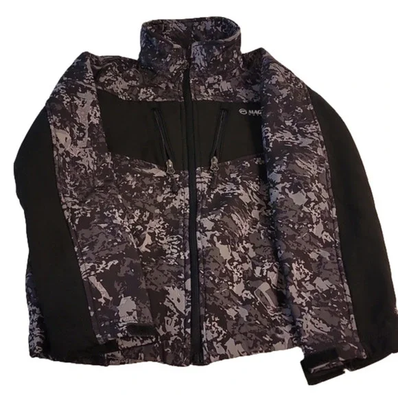 𝅺magellan Outdoors camo jacket size medium
