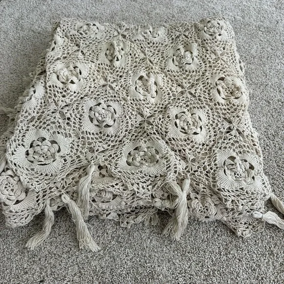 Vintage Crocheted Large Tablecloth Blanket Afghan Throw Beige Ivory 9x7ft Tassel