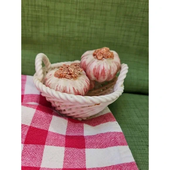 Capodimonte Garlic In Basket Vintage Italian Porcelain Garlic Bulbs 5.5