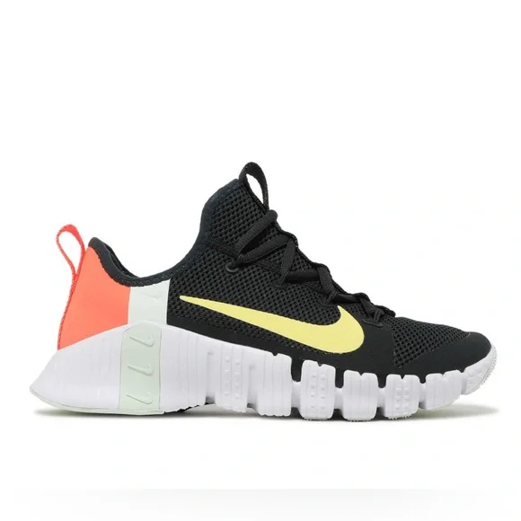 NIKE Colorway: Dark Smoke Grey/Bright Mango/Barely/Green/Light Zitron size 8.5