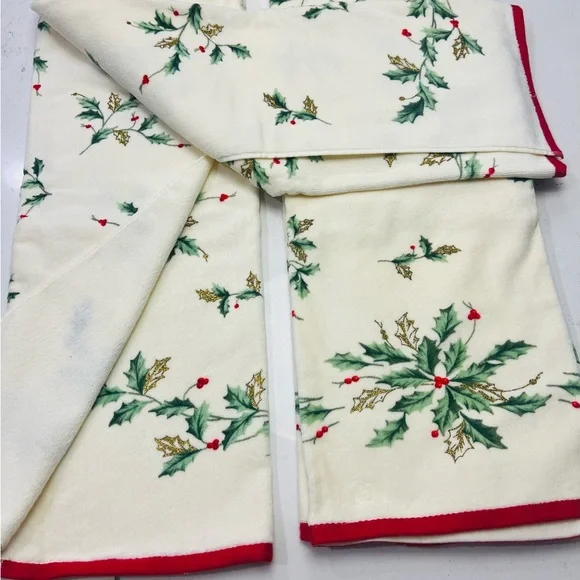Lenox Holiday Bath Towels with Holly and Red Trim Set of 2